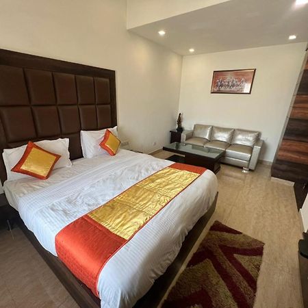Hotel Royal Palace Hapur Zewnętrze zdjęcie