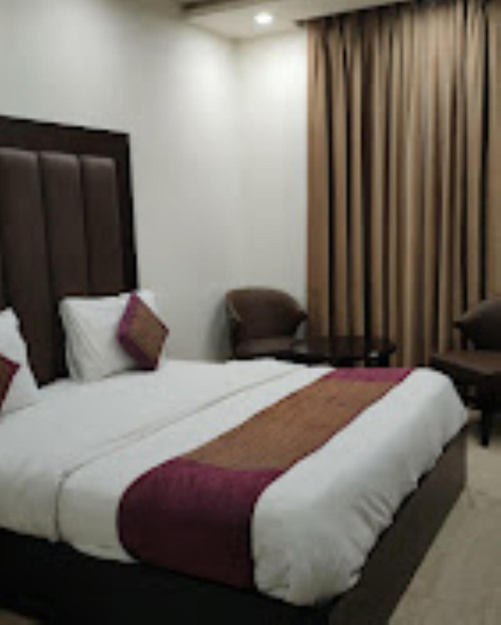 Hotel Royal Palace Hapur Zewnętrze zdjęcie