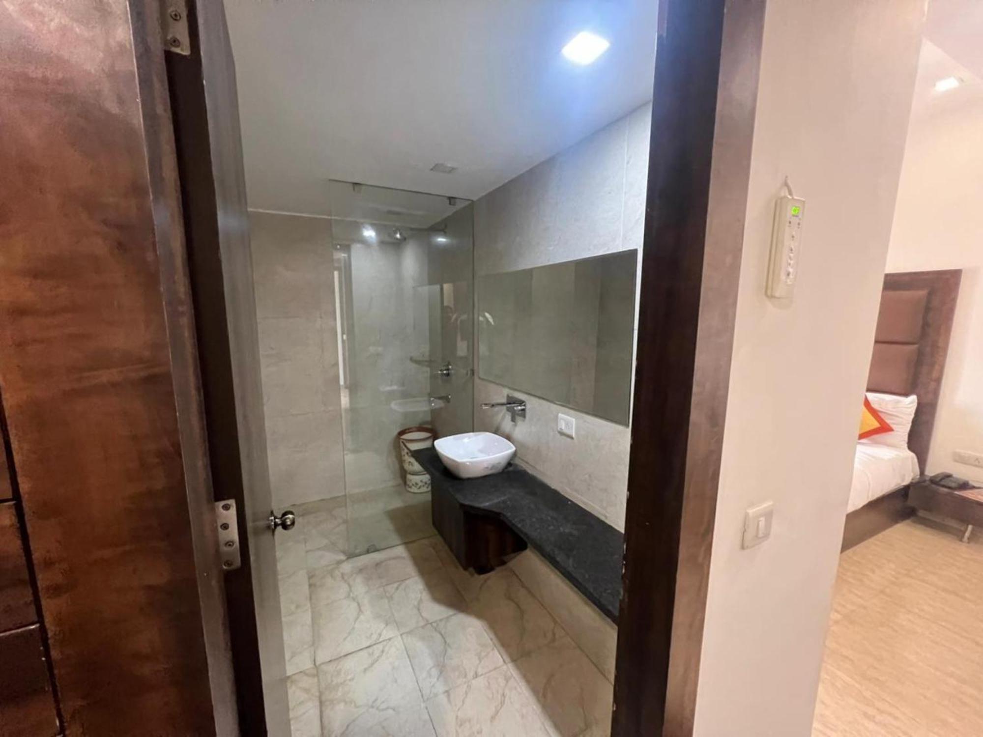 Hotel Royal Palace Hapur Zewnętrze zdjęcie
