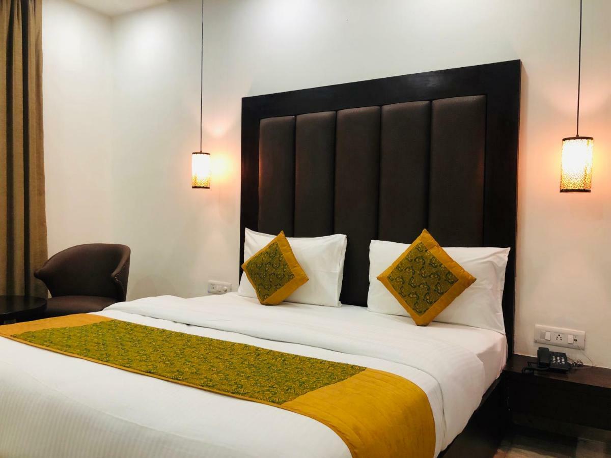 Hotel Royal Palace Hapur Zewnętrze zdjęcie