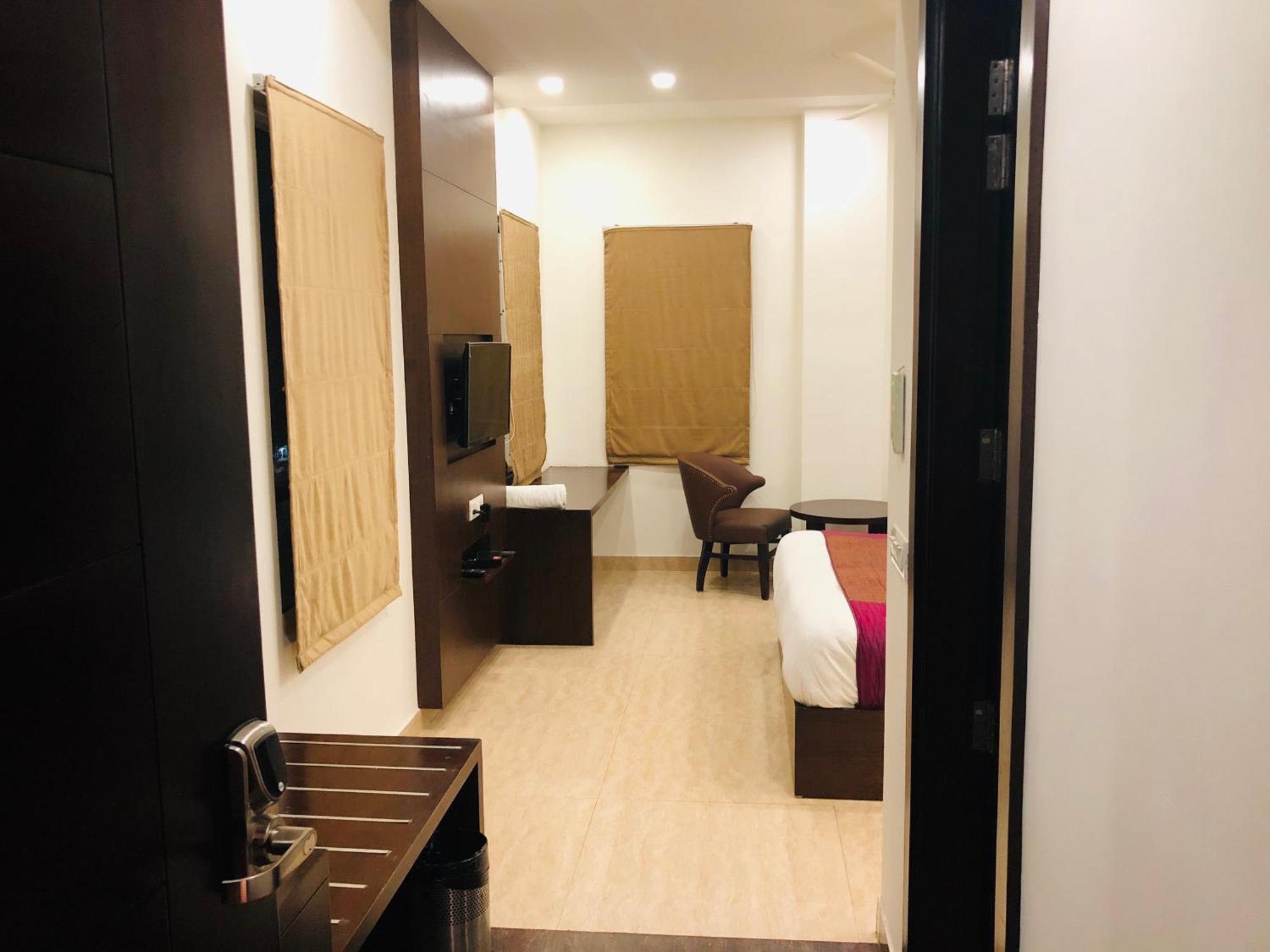 Hotel Royal Palace Hapur Zewnętrze zdjęcie