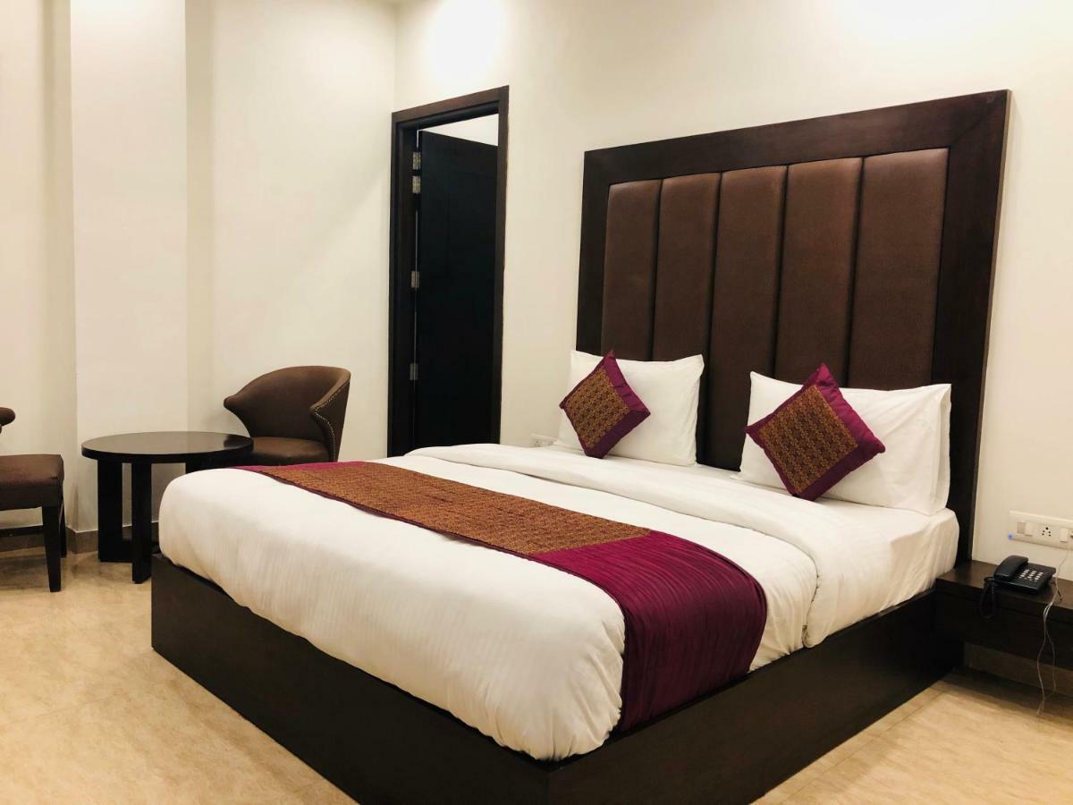 Hotel Royal Palace Hapur Zewnętrze zdjęcie