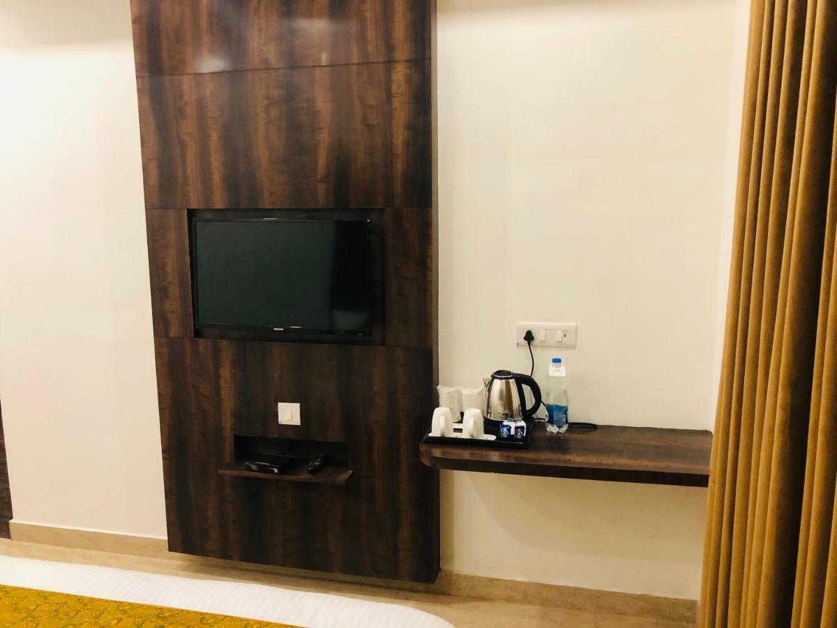 Hotel Royal Palace Hapur Zewnętrze zdjęcie